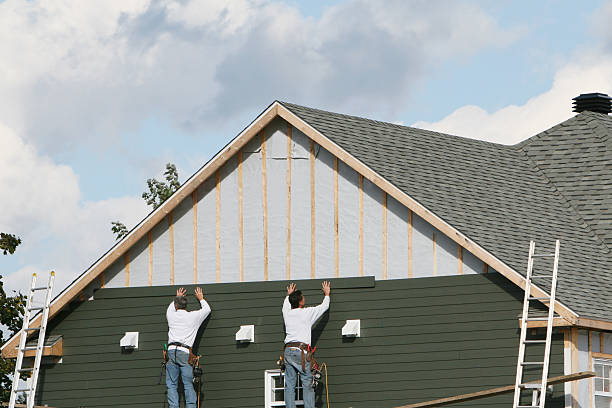 Professional Siding technician working in Quincy, IL